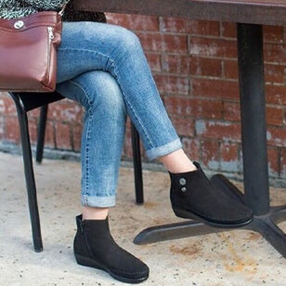 SAS Womens 9.5W Black Suede Jade Leather Ankle Wedge Boots Comfort Classy LB8-16 - Picture 1 of 8